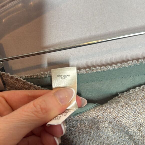 J.Jill Elegant Gray Stretch Floral Embroidered Wool Blend A-Line Skirt. Size 12. - Picture 8 of 8